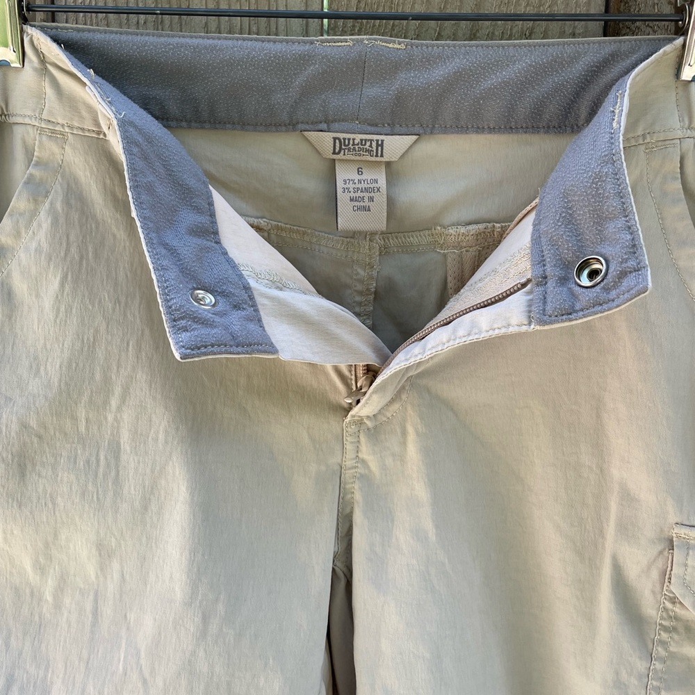 Duluth Trading Company Dry on the Fly 6 Pocket Cargo Shorts Crème Color Size 6 - Picture 8 of 9